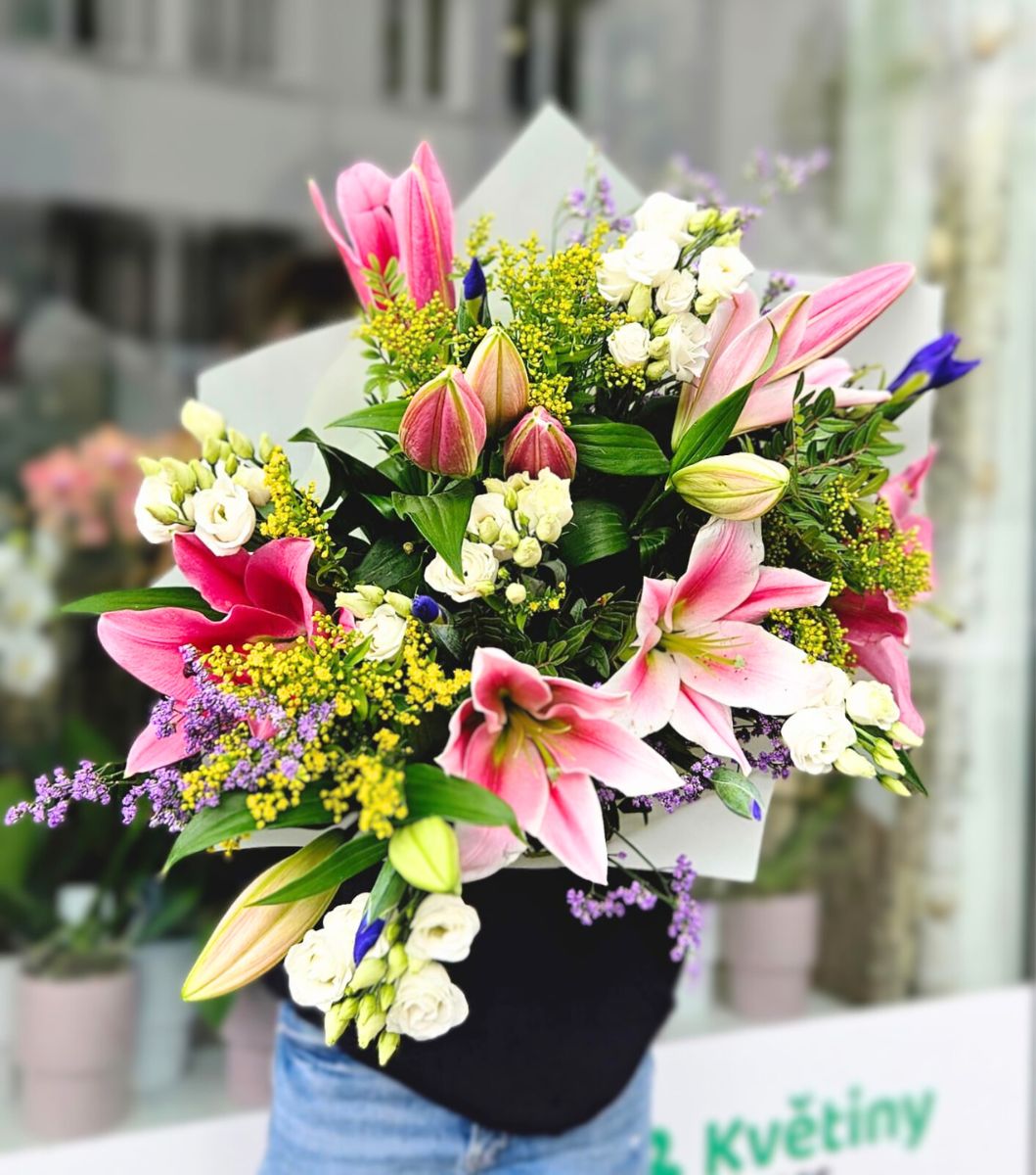 Hvězdná lilie s eustomou