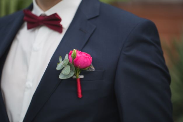 red-rose-boutonniere-groom