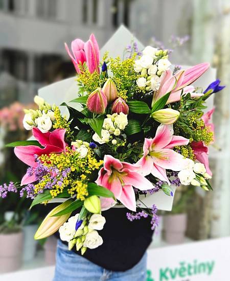 Hvězdná lilie s eustomou