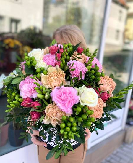 Flower box Carnation