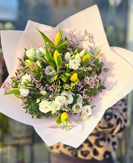 Kytice Žluté tulipány s Eustomou