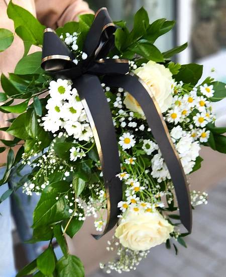 Smuteční Bílá kytice na položení