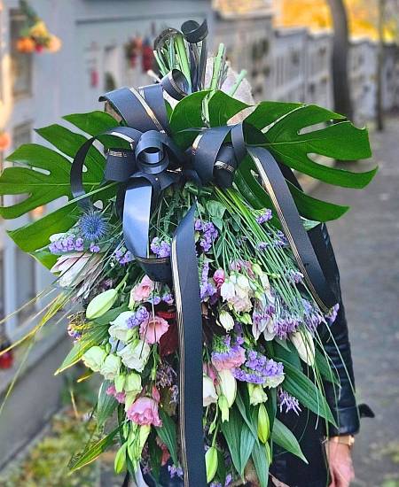 Smuteční kytice Lila na položení