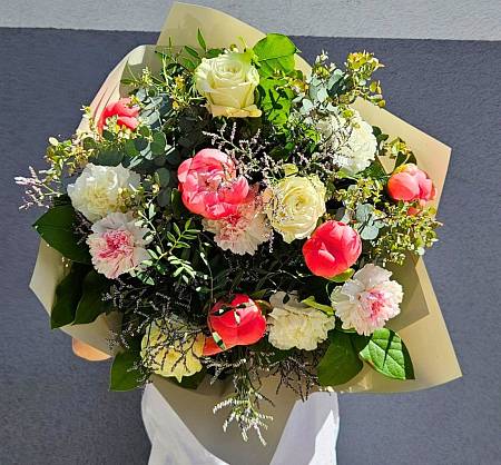 Романтический букет пионов