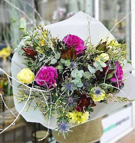 Kytice Zelňačka: Okrasné zelí (Brassica) a exotické Leucospermum