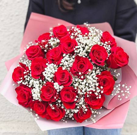 Bouquet roses with Gypsophila