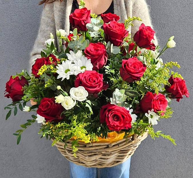 https://imgcdn.kvetinyexpres.cz/kmZh445jifyXX19ZPfBbCNcp1f0=/0x0/http://varkala/cache/675/900/image/Kos-ruzi.jpeg