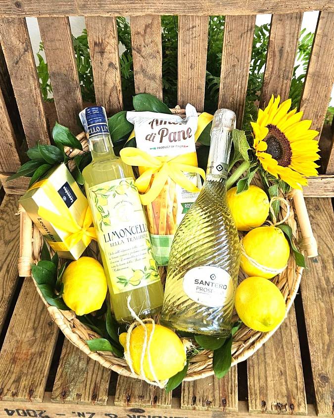 https://imgcdn.kvetinyexpres.cz/SSMVh42aoZgGIfttMgdcodFnGyg=/0x0/http://varkala/cache/675/900/image/Limoncello-darkovy-kos.jpeg
