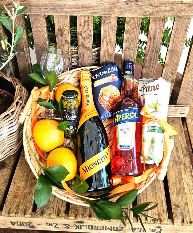 https://imgcdn.kvetinyexpres.cz/LlQBBqePWkjr8U_3iLOqK6UYLxE=/0x0/http://varkala/cache/675/900/image/Svezi-kos-Aperol-Spritz.jpeg