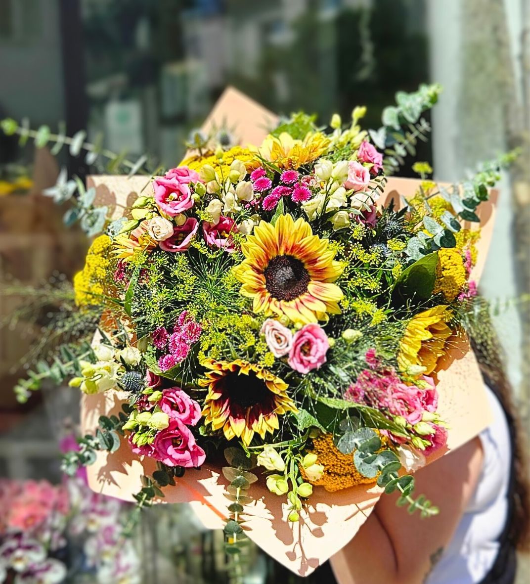 Letní kytice se slunečnicemi